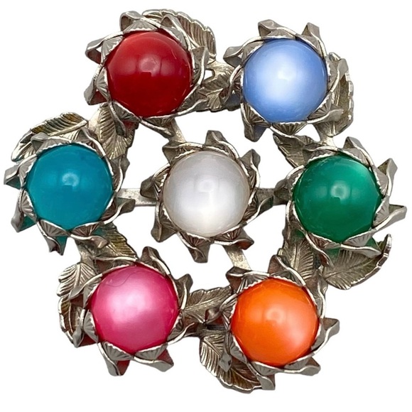 MOONGLOW Vintage Multicolor Thermoset Round Brooch in Silver-Tone Leaf Setting - Picture 2 of 9